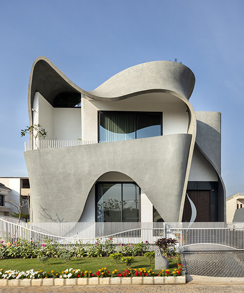 concrete ribbon wraps around studio ardete's residence in india